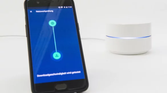 Google Wifi - &copy; Foto: Lino Mirgeler/dpa-tmn
