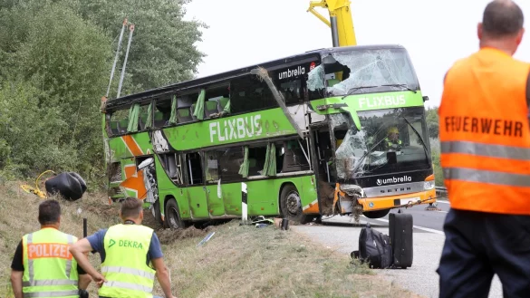 Rettungskräfte im Einsatz - © Foto: Bernd Wüstneck
