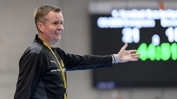 Trainer André Fuhr als Trainer des Frauenhandball-Teams von Borussia Dortmund. - © Marco Wolf/picture alliance/dpa