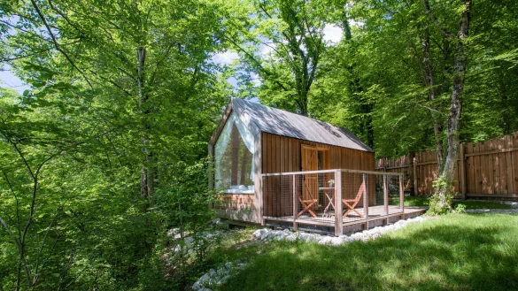 So oder &auml;hnlich k&ouml;nnten die &bdquo;Zelth&auml;uschen" aus Holz aussehen, wie sie in L&uuml;erdissen zum Einsatz kommen sollen. Die slowenische Firma Lushna bietet sie in unterschiedlichen Ausf&uuml;hrungen an.&nbsp; - &copy; Lushna/Jost Gantar