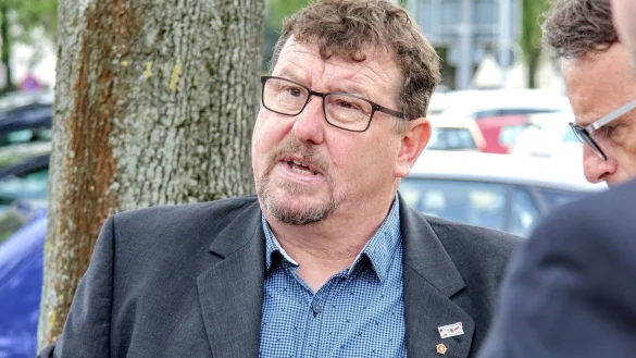 Der AfD-Politiker Uwe Detert hat unkommentiert Posts auf Facebook &uuml;bernommen, die der Reichsb&uuml;rgerszene zugeordnet werden k&ouml;nnten. Gegen diese Vorwurf wehrt er sich energisch. - &copy; Niklas B&ouml;hmer