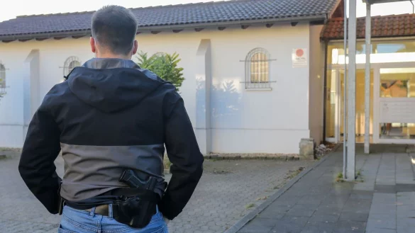 Durchsuchung - &copy; Foto: Ralf Roeger/dpa