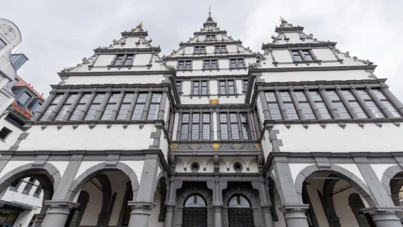 Auch der B&uuml;rgermeister der Stadt Paderborn, Michael Dreier, hat das Schreiben an die Landesregierung unterzeichnet. - &copy; Niklas T&uuml;ns