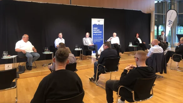Zwei Stunden lang standen f&uuml;nf lippische Direktkandidaten Rede und Antwort. - &copy; Wirtschaftsjunioren