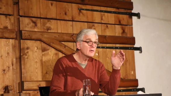 Walter Sittler liest in Detmold aus "titos brille". - &copy; Silke Buhrmester