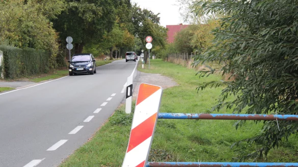 An sechs viel befahrenen Stra&szlig;en will der Kreis Lippe in den kommenden Jahre Rad-/Gehwege anlegen. - &copy; Cordula Gr&ouml;ne