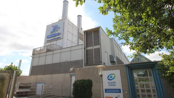 Das Heizkraftwerk West an der Ecke Isringhausen-Ring und Liemer Weg: Hier produzieren die Stadtwerke aus Erdgas Strom und Fernw&auml;rme. Wenn auf reine W&auml;rmeproduktion umgestellt w&uuml;rde, k&ouml;nnte Gas gespart werden, sagt Gesch&auml;ftsf&uuml;hrer Arnd Oberscheven. - &copy; Jens Rademacher