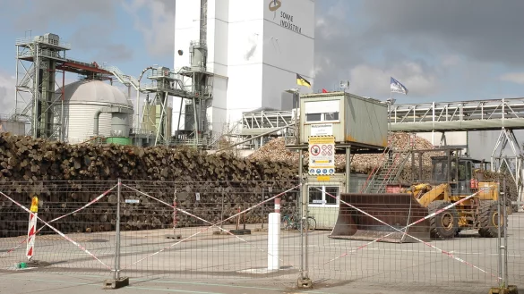 Ab Neujahr geh&ouml;rt das Glunz-Heizkraftwerk einer Tochterfirma der B+T Group in Papenburg. Damit sind 25 Arbeitspl&auml;tze gesichert, Weitere werden hinzukommen, wenn die Anlage zur Kl&auml;rschlammtrocknung in Betrieb geht. - &copy; Manfred Brinkmeier