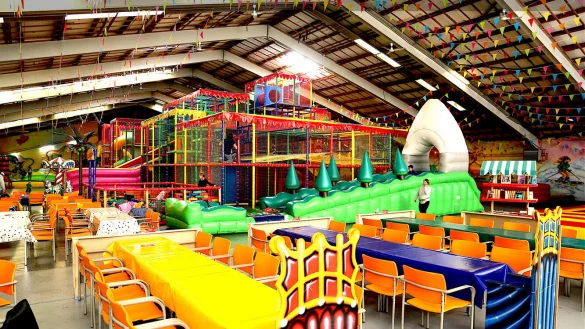 Das Indoor-Spieleparadies "Ratzfatz" in Klein Berkel ist Opfer der Flammen geworden. - © Spieleparadies Ratzfatz