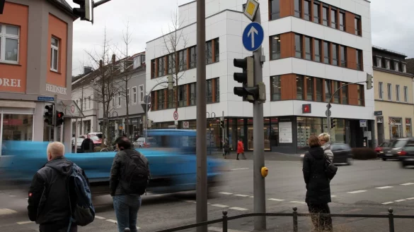Neu belebt: Nach dem Umbau und Einzug der neuen Mieter ist der jahrelange Leerstand des ehemaligen Finke-Hauses nunmehr Geschichte. Die Werbegemeinschaft ist vom Resultat sehr angetan. - © Bernhard Preuß