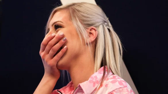 Fallon Sherrock - &copy; Foto: Steven Paston/PA Wire/dpa