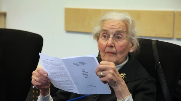 - &copy; Bernhard Preu&szlig;