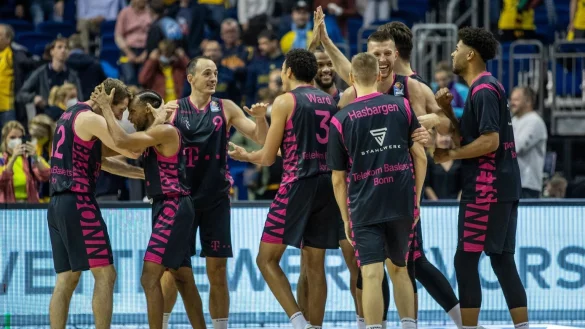 Jubel - &copy; Foto: Andreas Gora/dpa