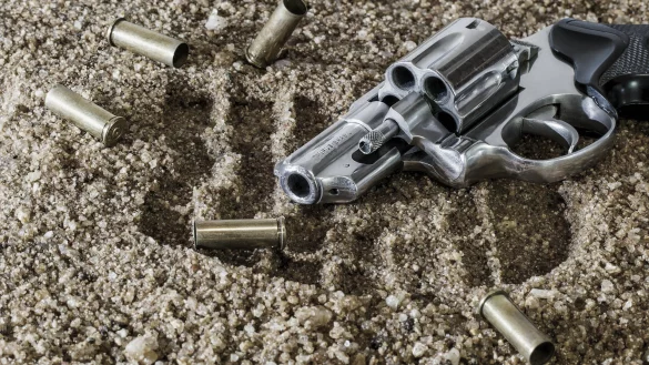 Der Bankräuber bedrohte seine Opfer mit einem Revolver. - © Symbolbild Pixabay
