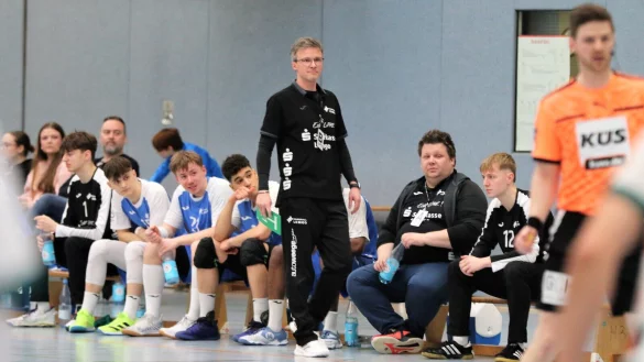 Trainer Bj&ouml;rn Piontek, hier noch vor der Bank des A-Jugend-Bundesligisten HL Lemgo, &uuml;bernimmt im Verein eine andere Aufgabe. - &copy; Oliver K&ouml;nig