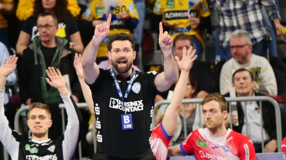 H&ouml;her, immer h&ouml;her: Trainer Florian Kehrmann hat den TBV Lemgo Lippe nach einer schwierigen Hinrunde auf den zehnten Platz gef&uuml;hrt. Foto: J&ouml;rg Hagemann - &copy; J&ouml;rg Hagemann