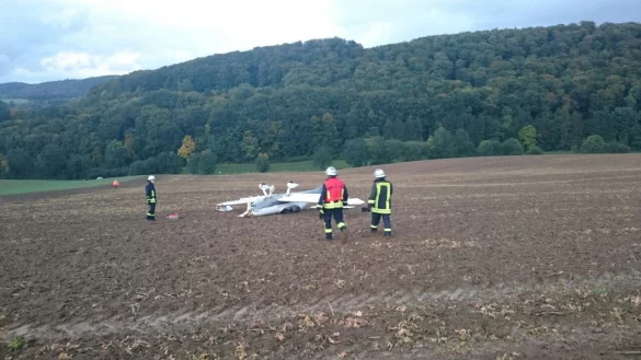 Das notgelandete Ultraleichtflugzeug. - &copy; Polizeiinspektion Hameln-Pyrmont/Holzminden