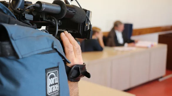 Das Verfahren gegen eine ehemalige Pflegekraft hatte f&uuml;r Aufsehen gesorgt. W&auml;hrend der Hauptverhandlung steht allerindgs schnell fest: Es h&auml;tte gar nicht zur Anklage kommen m&uuml;ssen. - &copy; Janet K&ouml;nig