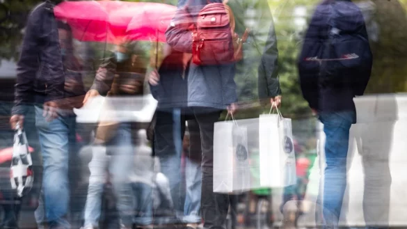 Einkaufsstra&szlig;e - &copy; Foto: Frank Rumpenhorst/dpa