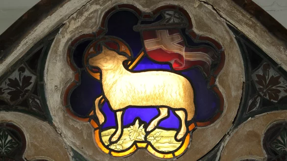 In schönster Pracht: das Lamm Gottes bleiverglasten Fenster im Hexenbürgermeisterhaus. - © Bernhard Preuss