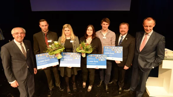 von links Dr. Ulrich Bittih, Tobias Kaufmann, Laura Vogt, Daniela Gottwald, Marco Horenkamp, Josef Tack und Friedrich Merz. - © Marc Köppelmann