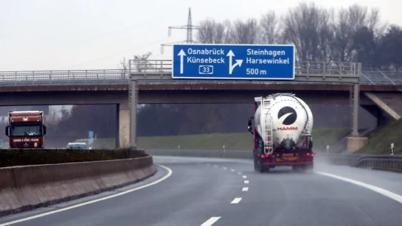 Auf der A33 erlitt ein junger Lkw-Fahrer einen Herzinfarkt und starb. - &copy; Wolfgang Rudolf