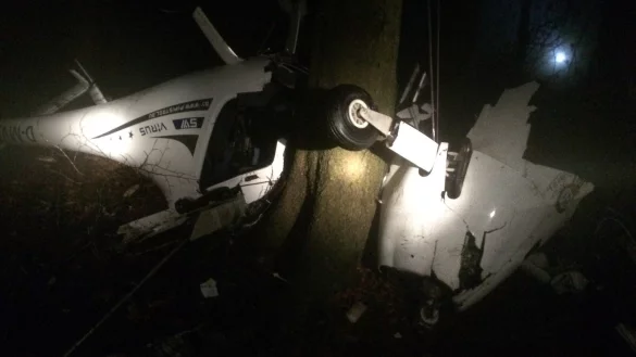 Das abgest&uuml;rzte Ultra-Leichtflugzeug - &copy; Freiwillige Feuerwehr Extertal - L&ouml;schgruppe Linderhofe