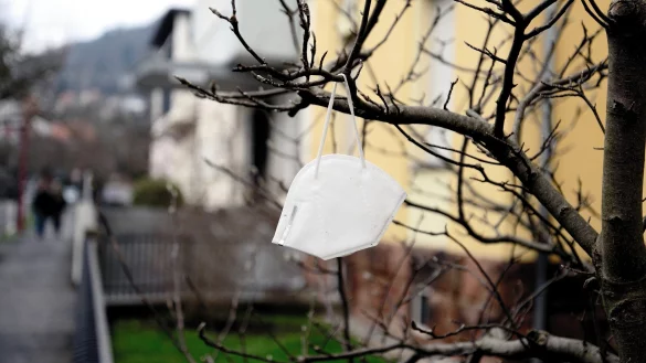 In Niedersachsen gilt bereits f&uuml;r viele Bereiche die FFP2-Masken-Pflicht. Nur wenige Kilometer von der Landesgrenze entfernt reicht die einfache OP-Maske. - &copy; Pixabay