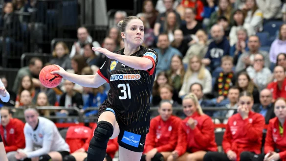 Blombergs Alexia Hauf tr&auml;gt das Nationaltrikot. Viermal war sie im R&uuml;ckspiel gegen die Slowakei erfolgreich. - &copy; Mathias M. Lehmann