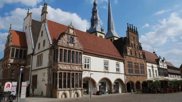 Hier tagt der Lemgoer Stadtrat: das Rathaus am Marktplatz. - &copy; Till Brand