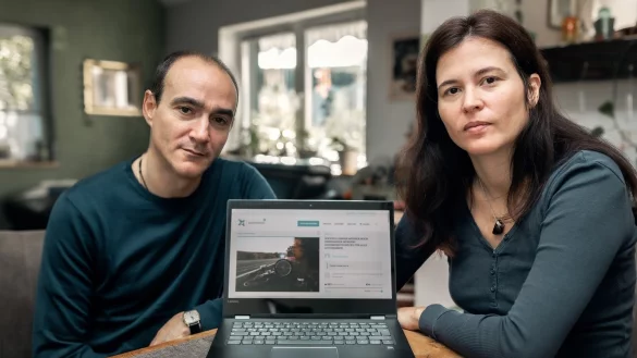 Engagiert: Nach dem tragischen Unfalltod ihres eigenen Kindes haben die Diestelbrucherin Sabine Horlemann und ihr Ehemann Alessandro eine Petition ins Leben gerufen, mit der sie mehr Sicherheit im Stra&szlig;enverkehr erreichen wollen. F&uuml;hrerscheininhaber sollen regelm&auml;&szlig;ige Gesundheitschecks absolvieren m&uuml;ssen. - &copy; Torben Gocke