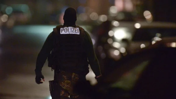 Symbolbild: Ein Beamter des Spezialeinsatzkommandos (SEK) in Frankfurt am Main. - © picture alliance / dpa