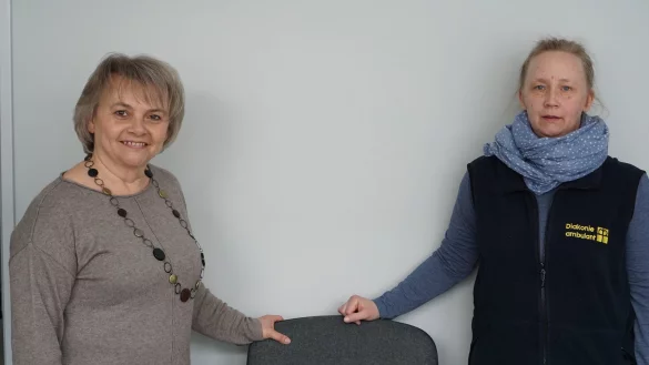 Emma Smoljanow (links) und Andrea Kästing informieren rund um das Thema Gesundheit. - © Adeline Ens