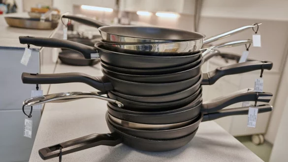 Beschichtete Pfannen im Test bei Stiftung Warentest - &copy; Foto: Stiftung Warentest/dpa-tmn