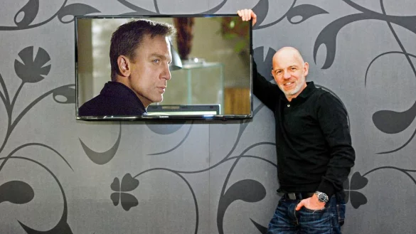 Sein Name ist Wunder, Dietmar Wunder: Der 49 Jahre alte geb&uuml;rtige Berliner ist die deutsche Stimme des James-Bond-Darstellers Daniel Craig(kleines Bild mit einer Szene aus &bdquo;Casino Royal&ldquo;). Er ist aber auch eingefragter H&ouml;rbuch-Sprecher. - &copy; Gunter Held