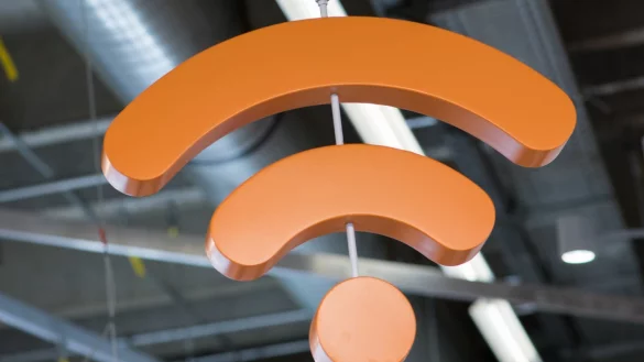 WLAN-Hotspot - &copy; Foto: Andrea Warnecke/dpa-tmn