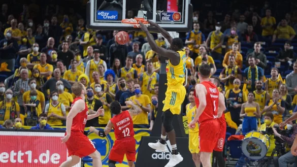 - &copy; Joerg Carstensen/dpa