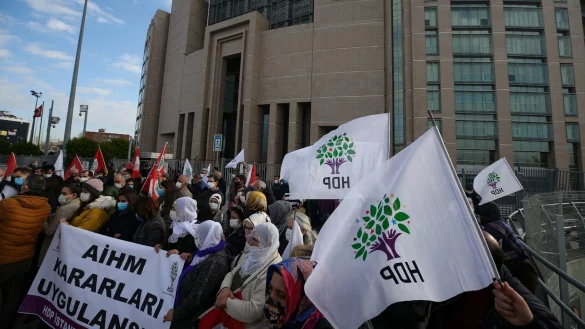 HDP-Protest - &copy; Foto: Emrah Gurel/AP/dpa