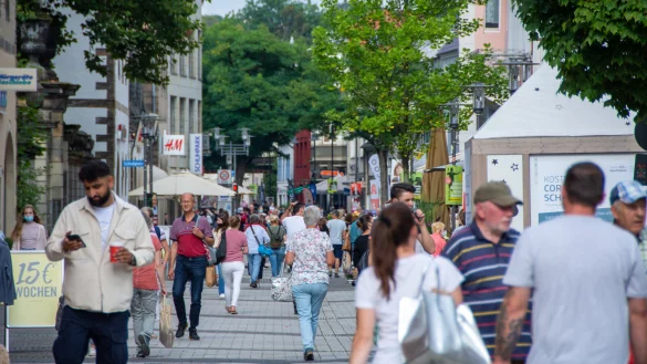 Mithilfe von Zwischennutzungen von leerstehenden Ladenlokalen sollen in Zukunft wieder mehr Menschen in die Lange Stra&szlig;e gelockt werden. - &copy; Raphael Bartling