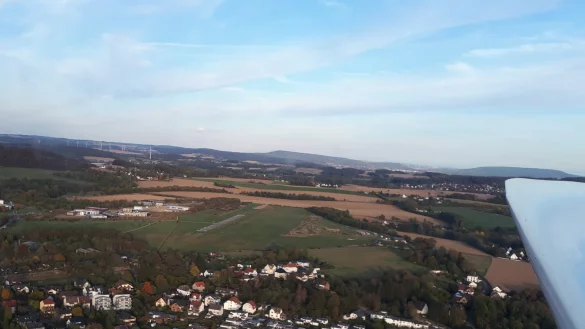 Umringt von Grün: Am nördlichen Stadtrand liegt der Flugplatz Detmold, auf dem der Luftsportverein beheimatet ist. - © Luftsportverein Detmold