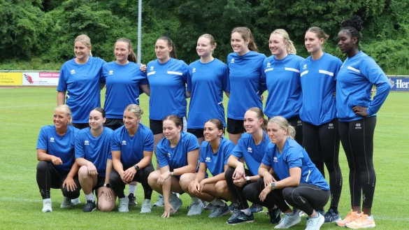 Das team der HSG Blomberg-Lippe, hier beim Trainingsauftakt. - &copy; Oliver K&ouml;nig