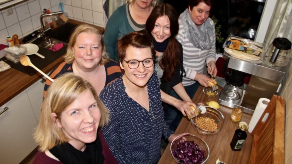 Soziales Engagement: Die Dorfm&auml;dels 25+ (von links) Yvonne Wietbrauk, Sandra Rubbel, Nadine Meier, Katrin Peter, Astrid Burmeier und Heike Bannert wollen Retzen beleben und die Gemeinschaft unter Frauen st&auml;rken. - &copy; Heidi Stork