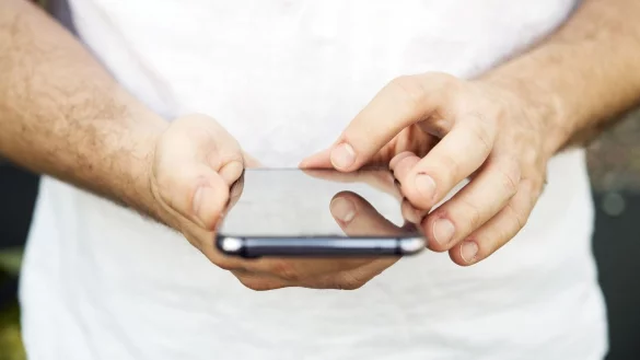 Ein falscher Klick kann teuer werden - &copy; Foto: Robert G&uuml;nther/dpa-tmn