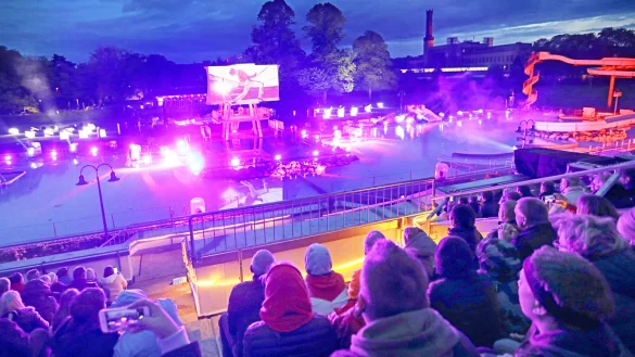 Die Lichtshow im Wiesenbad zählt zu einem der Highlights. - © Bielefeld Marketing/ Sarah Jonek