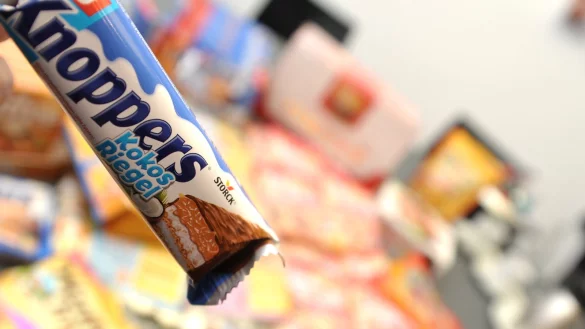 Es gibt viele Produkte von Storck aus dem Kreis Gütersloh in den Supermärkten. Der Knoppers-Riegel kam 2017 hinzu, die Kokos-Variante folgte 2020. - © Nicole Donath