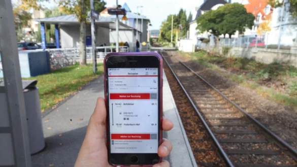 App gibt Auskunft: Gestern ist es morgens schlecht gelaufen. Im Laufe des Tages wurde es besser. Der Zug von Sch&ouml;tmar nach Paderborn f&auml;hrt nachmittags fast p&uuml;nktlich.&nbsp; - &copy; Vera Gerstendorf-Welle