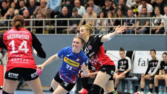 Nele Franz auf dem Weg zum gegnerischen Tor. - &copy; Oliver K&ouml;nig