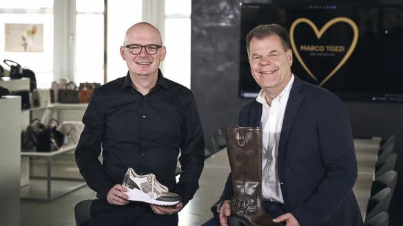 Generationswechsel: Carsten Humke (rechts) &uuml;bergibt das Steuer als gesch&auml;ftsf&uuml;hrender Gesellschafter zum 1. Juni an den 42-j&auml;hrigen Christian B&ouml;hm. - &copy; Wortmann-Gruppe