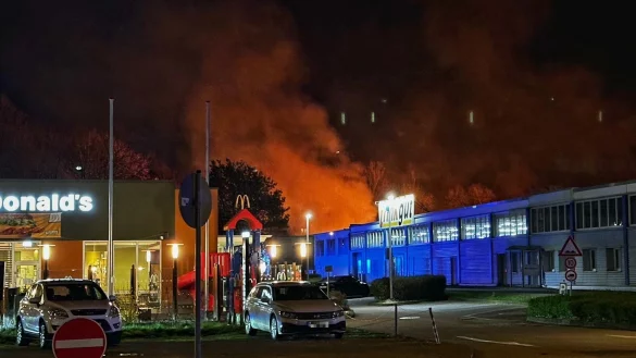 Der Feuerschein war von Weitem zu sehen. - &copy; Freitag TV