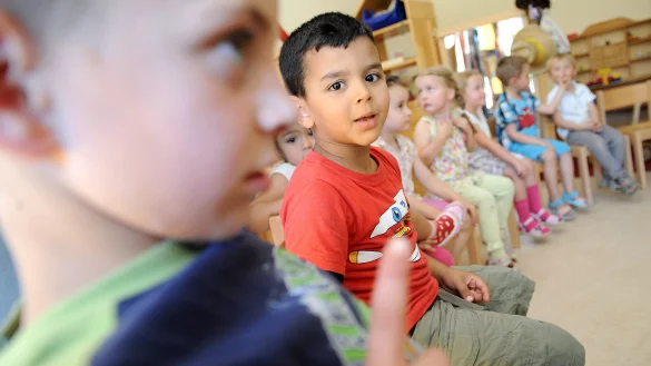Schon f&uuml;r Kindergartenkinder hat es viele Vorteile, Geschichten erz&auml;hlt zu bekommen. - &copy; picture alliance / dpa